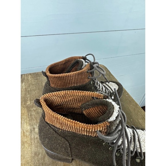 NWOT Korks Elin High Pile Fleece Lug Sole Bootie sz 8.5 - Picture 7 of 8